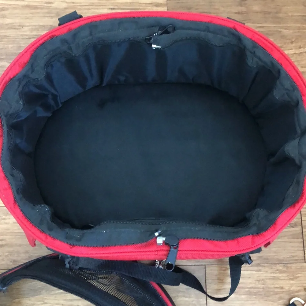 Doggy Ride Cocoon in apple red